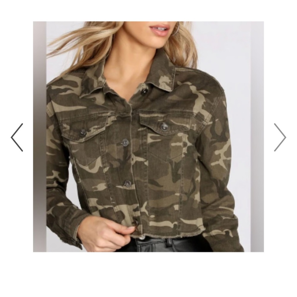 Title
WORKING TITLE DENIM sz M Cropped Camo Utility Jacket Raw Hem 100% Cotton